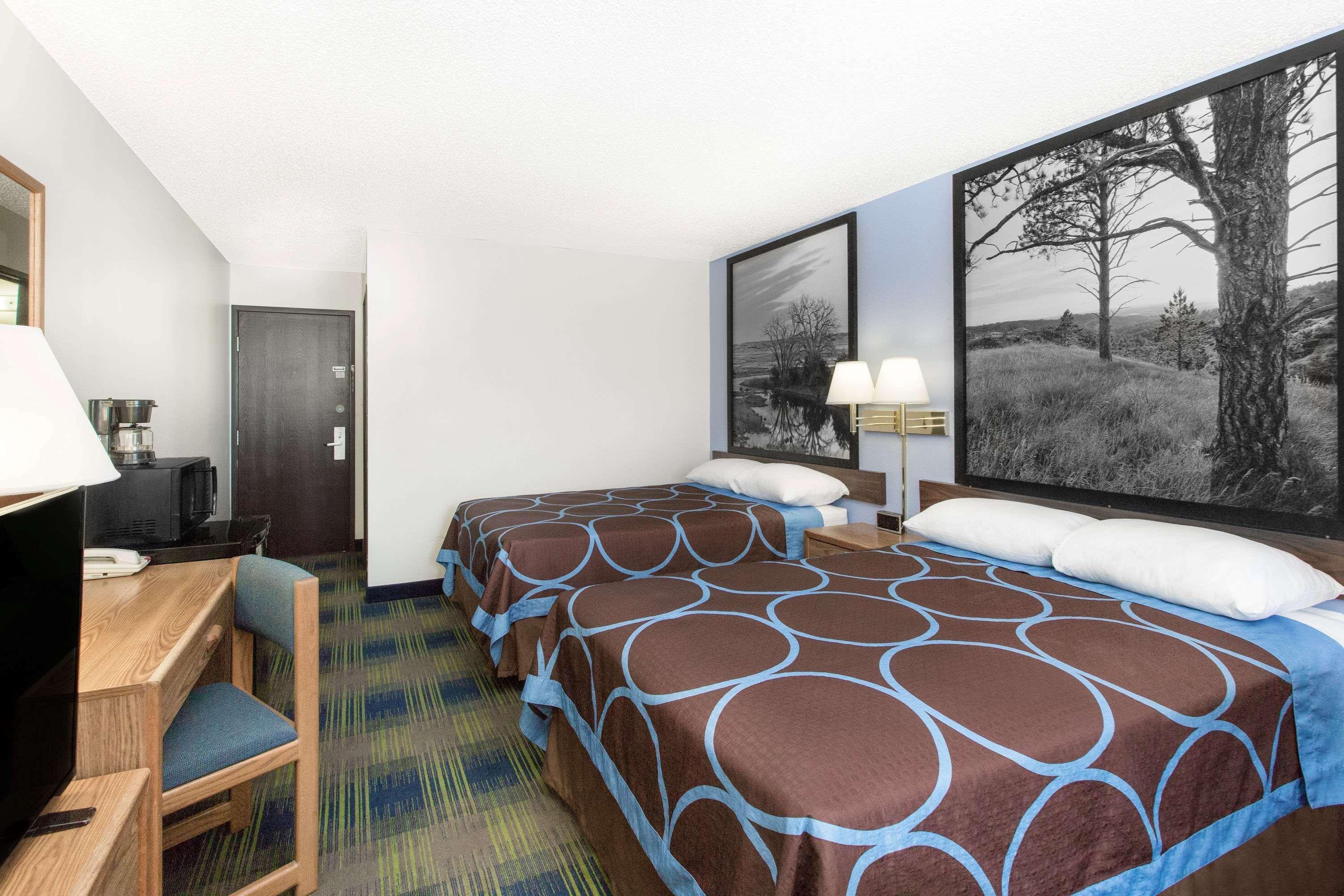 Super 8 By Wyndham Columbus Motel Exterior photo